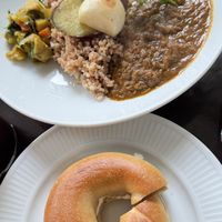 vegan curry and bagel with nut cheesee  at 8ablish in Tokyo