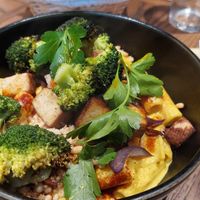 Creamy carbonara with smoky tofu and Brokkoli at Le Potager de Charlotte in Paris