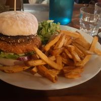 Vegan burger at L'Alchimiste in Lyon