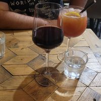 Côte du Rhône et cocktail sans alcool at L'Alchimiste in Lyon