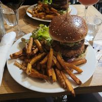 Burger végane at L'Alchimiste in Lyon