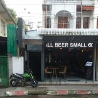 street front at Alice's Restaurant  in Chiang Mai