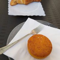 Empty vegan cornetto and vegan carrot cake #Veganuary at La Licata in Rome
