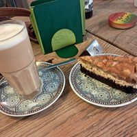 Apfel Sahne Kuchen mit Latte macciato at Fancy Foods in Wuppertal