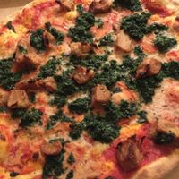 vegan-chicken and spinach pizza  at Lunda Kitchen in Lund