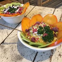 Super delicious fruit bowls at The Juicery in Berlin