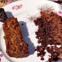 Pastís pera i pastís xocolata at Vegans N' Roses in Castelldefels