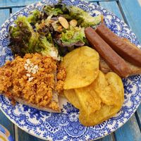 Plato combinado con salchichas y chorizo at Vegans N' Roses in Castelldefels