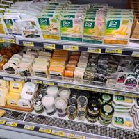 Highly recommend Damona and the Vegan Dairy 😍 at 4 Cousins Supermercato in Parkdale