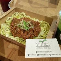 Zucchini spaghetti  at Petit Brot - Cold Press Raw Eco in Barcelona