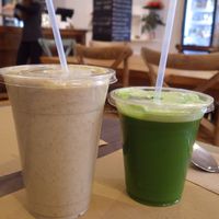 Smoothie and cold press juice at Petit Brot - Cold Press Raw Eco in Barcelona