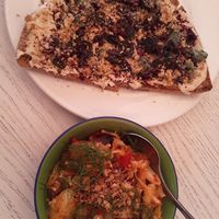 Pomelo salad and hummus on bread at Shams El Balad Cafe in Amman