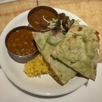 Buffet plate featuring vegan naan at Milan Nataraj in Tokyo