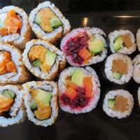 Supermaki Bento 3 (selection made by the staff, here: including beetroot and sweet potato puree) at MakiMaki Sushi Green in Osnabruck