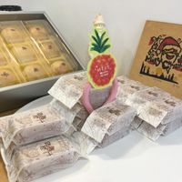 Vegan mooncake and pineapple cake at Vegan Heaven in Taipei