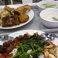 can choose from upto 7 options with rice at Perfect Vegetarian in Central Singapore