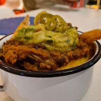 Guacamole, chilli, fritas e uma pitada de jalapeno. at Las Chicas Vegan in Belo Horizonte