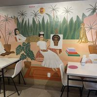 O bar é bem político, com pinturas nas paredes e nomes dos pratos representando mulheres fortes   at Las Chicas Vegan in Belo Horizonte