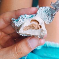 Bombom de chocolate branco  at Las Chicas Vegan in Belo Horizonte