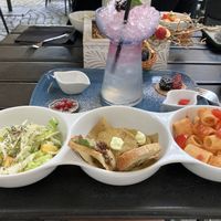 Insalatina, pasta fredda e mini burger di ceci  at Smile Tree Cocktail Bar in Turin