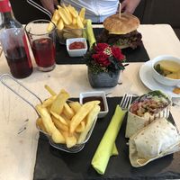 Wrap und Burger at Veggiezz - Am Salzgriess in Vienna