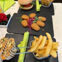 BEYOND BURGER, NUGGETS & CHICKEN CURRY WRAP  at Veggiezz - Am Salzgriess in Vienna