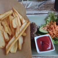 Seitan steak and chips at Veggiezz - Am Salzgriess in Vienna