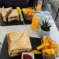 Club-Sandwich Special und Club-Sandwich Classic with fries and Dips  at Veggiezz - Am Salzgriess in Vienna