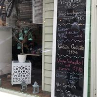 Storefront at Veggiezz - Am Salzgriess in Vienna