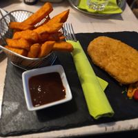 Snitzel with sweet potato fries and bbq sauce at Veggiezz - Am Salzgriess in Vienna