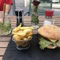Homemade lemonade, burger and potato fries at Veggiezz - Am Salzgriess in Vienna