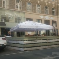 Outside seating area at Veggiezz - Am Salzgriess in Vienna