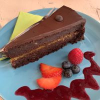 Vegan Sachertorte at Veggiezz - Am Salzgriess in Vienna
