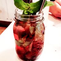 Bebida de hibisco con menta y jengibre at Veggiezz - Am Salzgriess in Vienna