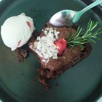 Chocolate brownie w/ ice cream at Tamari in Leiria