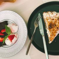 Sweet potato & chocolate brownie with vegan ice cream and banana pie at Tamari in Leiria