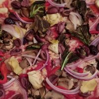 Vegan primavera. Worth asking for pepper and chilli flakes to spice it up a bit and give it a bit more flavour. Was tasty at Famoso Neapolitan Pizzeria in Jasper