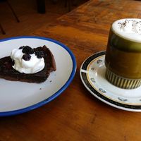 coffee and cake  at Kome Vegan in Valparaiso