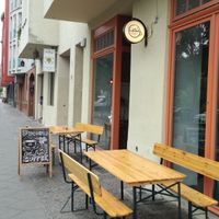 Outside seating at Brammibal's Donuts - Maybachufer in Berlin