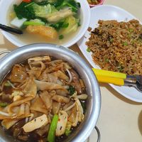 Love the claypot hor fun and olive fried rice. Cheap and good!!! Service is good too and food came out hot and fast. at Ru Lai 如来斋 in Central Singapore