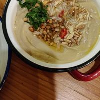 Hummus con piñones y almendras at La Hummuseria in Madrid