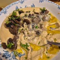 Hummus de champiñones at La Hummuseria in Madrid