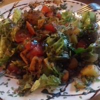 Röstkartoffel-Salat mit knusprigem Tofu
(Salad with roasted potatos and crispy tofu) at Subrosa Kneipenkollektiv in Kiel