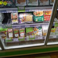 Produits vegan frais at La Vie Claire in Rouen