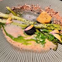 𝗦𝗼𝗻𝗴 𝗜𝗜𝗜
Gekonfijte lente-ui

Zwarte sesam & kasha (boekweit) at Verthé in Diksmuide
