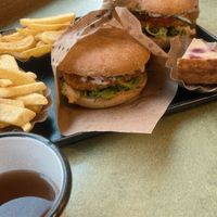 Vienna Burger + cheesecake #Veganuary at Swing Kitchen - Operngasse in Vienna