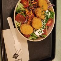 Salad with vegan chicken nuggets at Swing Kitchen - Operngasse in Vienna
