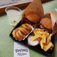 Vienna burger with onion rings, cheeseburger with fries and the best aioli at Swing Kitchen - Operngasse in Vienna