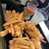 Chips and dips  at Swing Kitchen - Operngasse in Vienna