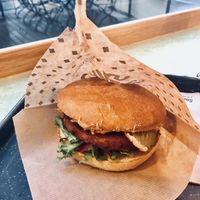 Classic burger at Swing Kitchen - Operngasse in Vienna